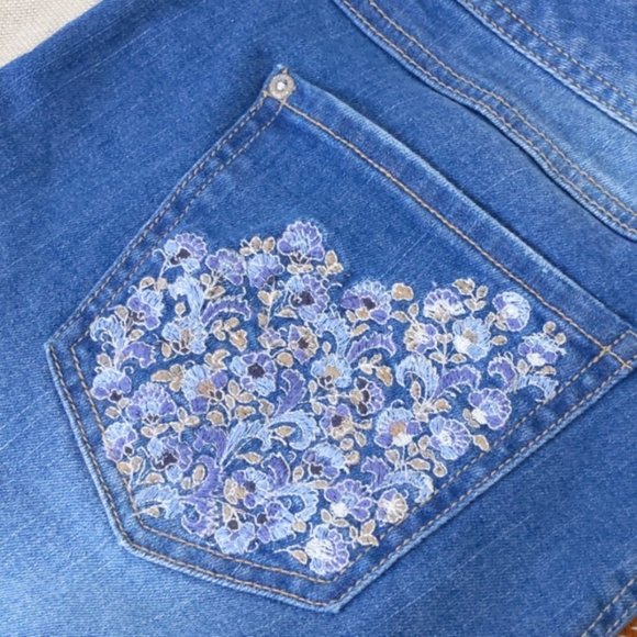 EST 1946 Denim Shorts with Floral Embroidery - Picture 4 of 6